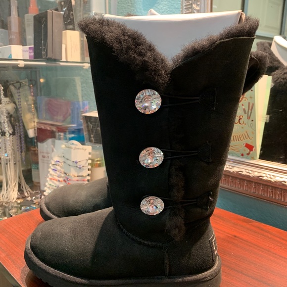 UGG 3 bling buttons boots. Size 7 - Picture 4 of 10